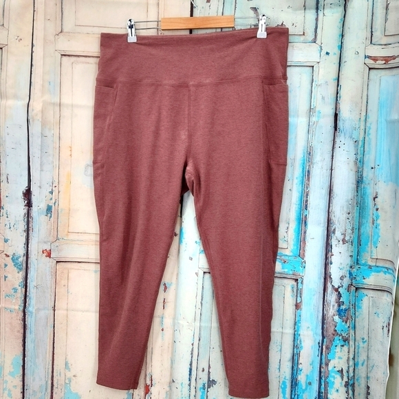 Beyond Yoga Plus Size Out Of Pocket High Waisted Spacedye Midi Leggings - Picture 2 of 8